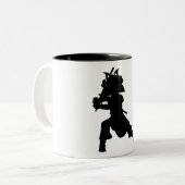 Samurai-Krieger-Silhouette-Tasse Zweifarbige Tasse (Vorderseite Links)