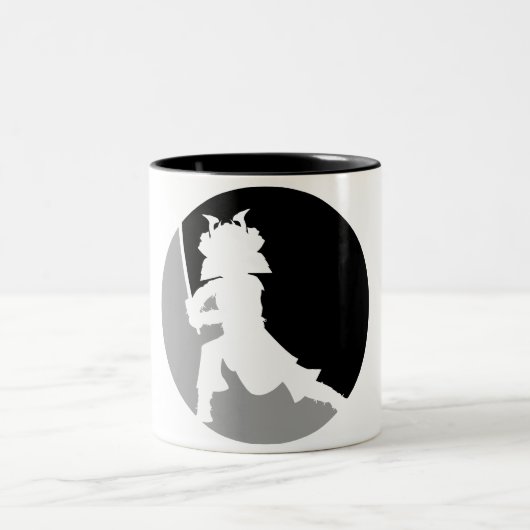 Samurai-Krieger-Silhouette-Tasse Zweifarbige Tasse (Mittel)