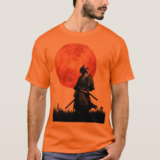 Samurai-Krieger unter dem roten Mond T-Shirt