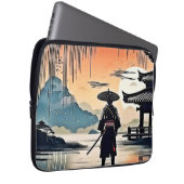 Samurai Sunset: Reflektive Reise Laptopschutzhülle (Vorne Rechts)