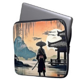 Samurai Sunset: Reflektive Reise Laptopschutzhülle (Vorderseite Links)