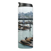 San Francisco und Pier 39 Sea Lions City Skyline Thermosbecher (Nach rechts gedreht)