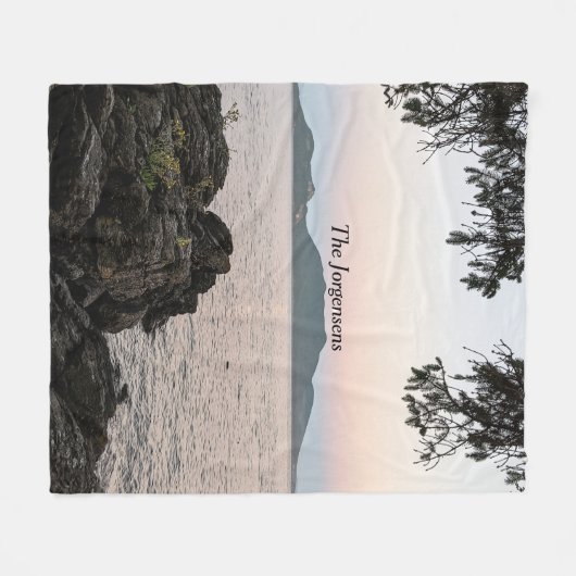 San Juan Islands - Moon Rising Over Cypress Island Fleecedecke (Vorderseite (Horizontal))