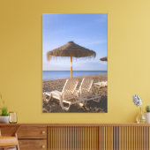 Sand Beach Stühle mit Sonnenschirm Leinwanddruck (Insitu (Wohnzimmer))