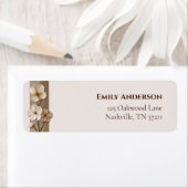 Sand-Beige-Handgezeichnetes-Blumen-Botanisches-Rüc (Insitu)