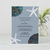 Sand Dollar Art Seashell Dusty Blue Beach Hochzeit Einladung (Stehend Vorderseite)