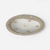 Sand Dollar auf funkelnd goldfarbenem Sandstrand Pappteller (Schrägansicht)