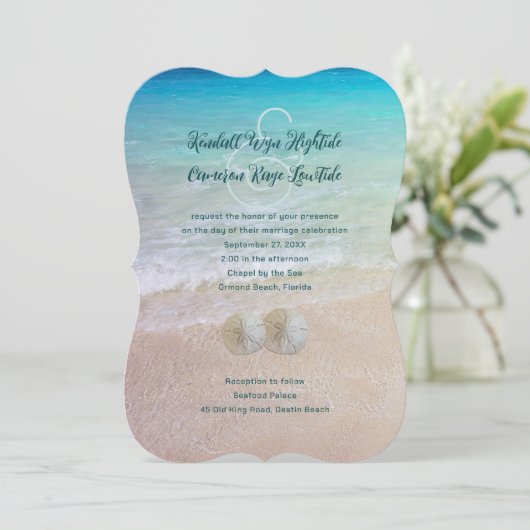 Sand Dollar Seaside Wedding Moderne Einladung (Stehend Vorderseite)