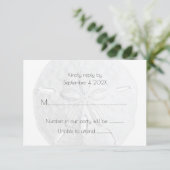 Sand Dollar UAWG Simple Neutral Beach Wedding RSVP Karte (Stehend Vorderseite)