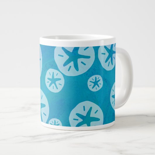 Sand Dollar Weiß und Blau Muster Jumbo-Tasse (Vorderseite Rechts)