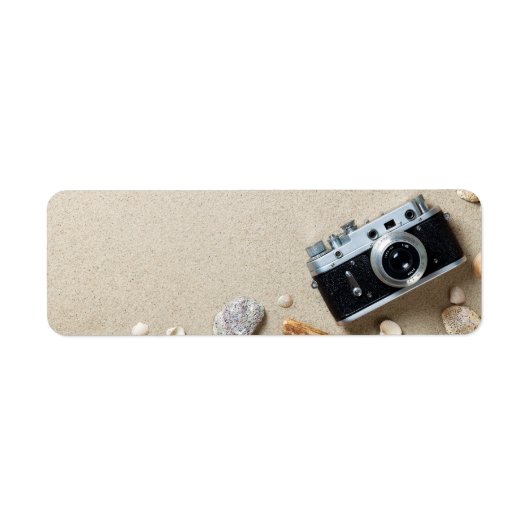 Sand Hintergrund. Konzept mit alter Retro-Kamera (Vorne)