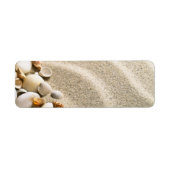 Sand mit Muscheln und Steinen. Zusammensetzung (Vorne)
