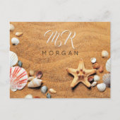 Sand & Muscheln, Name & Monogramm, Weiße Schrift Postkarte (Vorderseite)