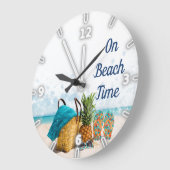 Sand Ocean Sky, Beach Scene, Ananas Große Wanduhr (Winkel)