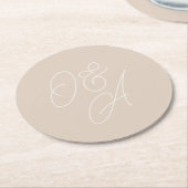 Sand | Oversified Script Monogram Wedding Runder Pappuntersetzer (Angewinkelt)