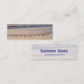 Sand Pipers nibbling Frühstück in den Wellen Mini Visitenkarte (Vorne/Hinten)