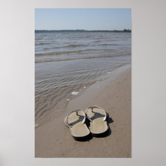 Sandalen am Strand Poster (Vorne)