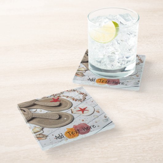 Sandalen, Muscheln und Starfish am Strand Glasuntersetzer (Schrägansicht)