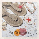 Sandalen, Muscheln und Starfish am Strand Glasuntersetzer (Vorderseite)