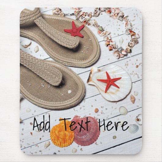 Sandalen, Muscheln und Starfish am Strand Mousepad (Vorne)