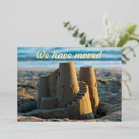Sandcastle We have Moved Funny Moving Ankündigung (Stehend vorne)