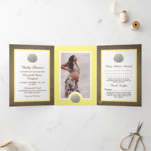 SandDollars & Burlap, Beach Baby Duschsuite Dreifach Gefaltete Einladung (Innenseite)