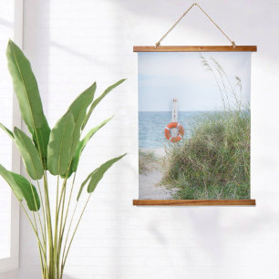 Sanddüne und Lebensring an der Küste Fotografie Wandteppich Mit Holzrahmen