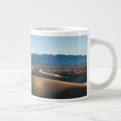Sanddünen im Death Valley, CA Jumbo-Tasse (Rechts)