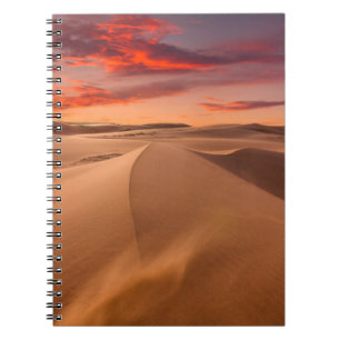 Sanddünen in der Wüste am Sonnenuntergang Notizblock