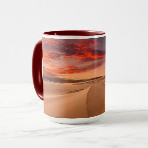 Sanddünen in der Wüste am Sonnenuntergang Tasse