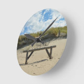 Sanddünen mit Holzzaun Runde Wanduhr (Winkel)