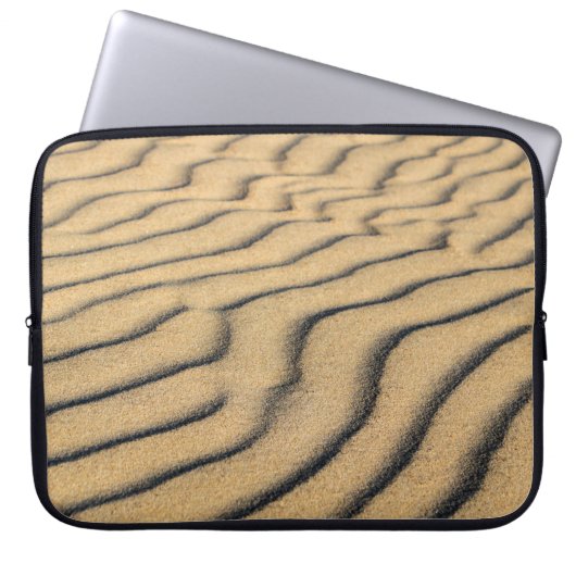 Sanddünen mit Sandstrand Laptopschutzhülle (Vorderseite)