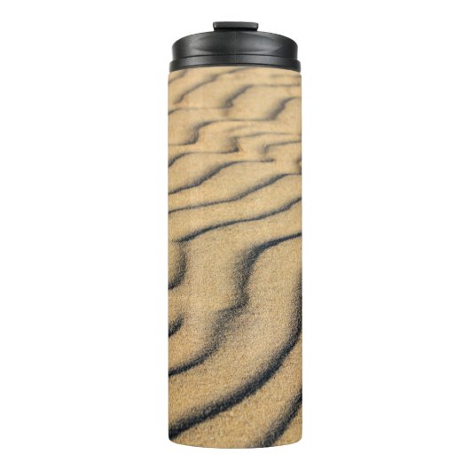 Sanddünen mit Sandstrand Thermosbecher (Vorderseite)