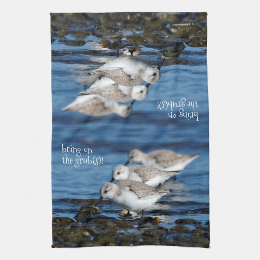 Sanderlings, die in gestaffelter Synchronizität fü Geschirrtuch (Vertikal)