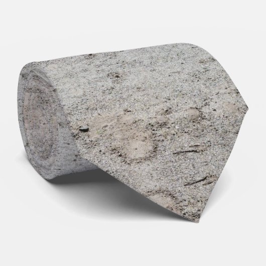Sandfarbene Krawatte (Gerollt)