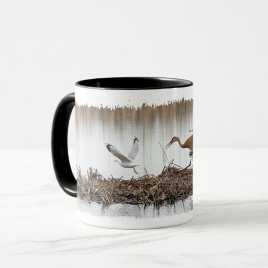 Sandhill Kran, der Seemöwen jagt Tasse (Vorderseite Links)