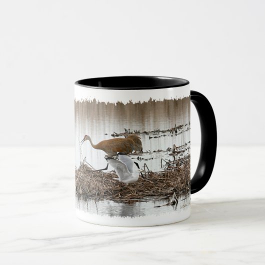 Sandhill Kran, der Seemöwen jagt Tasse (VorderseiteRechts)