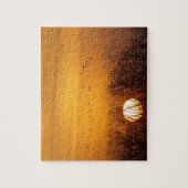 Sandhügelkrane, silhouettiert gegen aufgehende Son Puzzle (Vertikal)