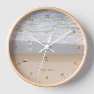 Sandpferde im sonnigen tropischen Strand Uhr