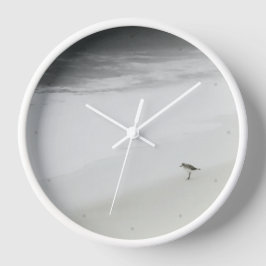 Sandpiper am Strand Große Wanduhr