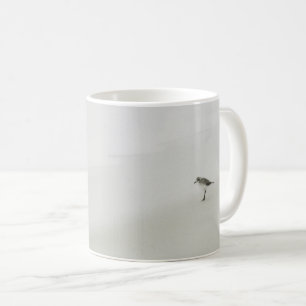 Sandpiper am Strand Kaffeetasse