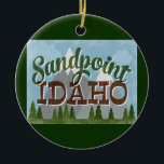 Sandpoint Idaho Ornament Fun Retro Snowy Mountains<br><div class="desc">Sandpoint Idaho Neo Vintage Reisedesign im lustigen Retro-Cartoon-Stil mit schneebedeckten Bergen,  Wäldern und Bäumen darunter,  blauen Himmel und coolem Retro-Skript-Text.</div>