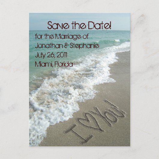 Sandschrift am Strand Save the Date Postkarte (Vorderseite)
