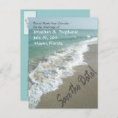 Sandschrift am Strand Save the Date Postkarte (Vorne/Hinten)