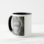 Sandsteinkopf Buddha, umgeben von Baum Tasse (Vorderseite Links)