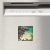 Sandstrand mit grünen Bäumen, Felsen und Ozean Magnet (In Situ (Geschirrspüler))