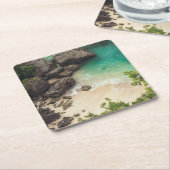 Sandstrand mit grünen Bäumen, Felsen und Ozean Rechteckiger Pappuntersetzer (angewinkelt)