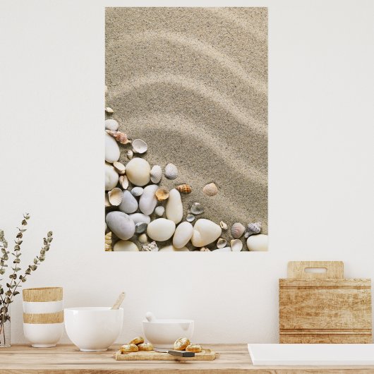Sandstrand mit Muscheln und Steinen Poster (Küche)