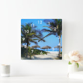 Sandstrand mit Palmen und Meerblick Quadratische Wanduhr (Zuhause)
