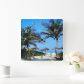 Sandstrand mit Palmen und Meerblick Quadratische Wanduhr (Zuhause)